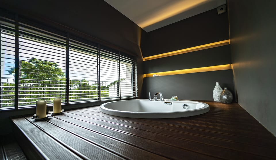 Grand Suite | Deep soaking bathtub