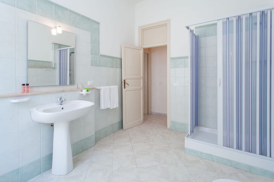 Standard Double Room, 1 Queen Bed, Private Bathroom, Tower | Bathroom | Designer toiletries, hair dryer, bidet, towels
