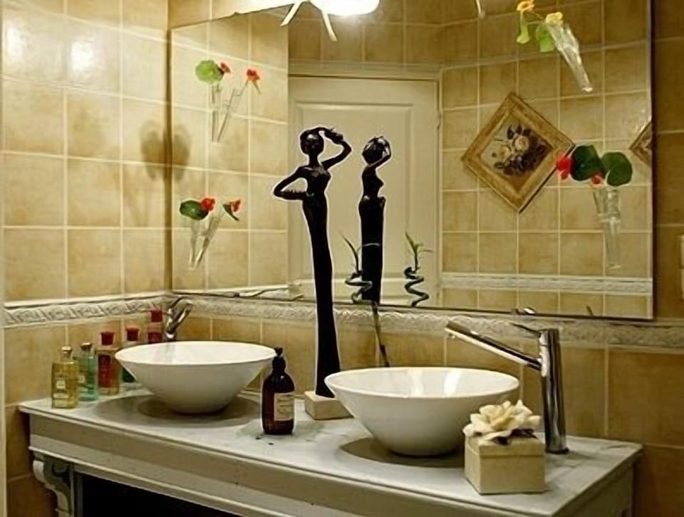Bathroom sink