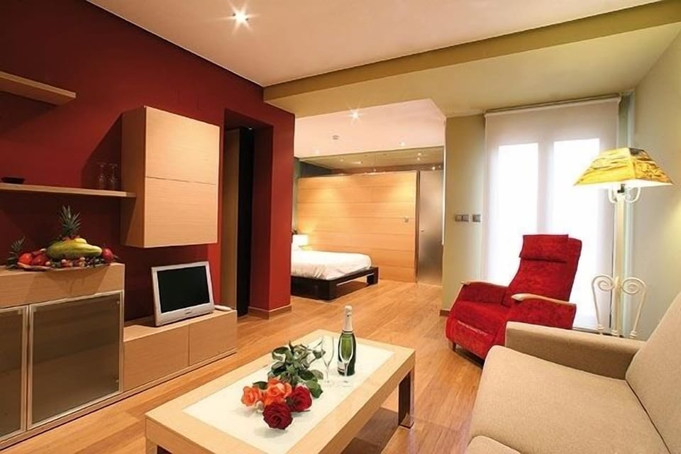 Suite | 1 bedroom, in-room safe, desk, blackout drapes