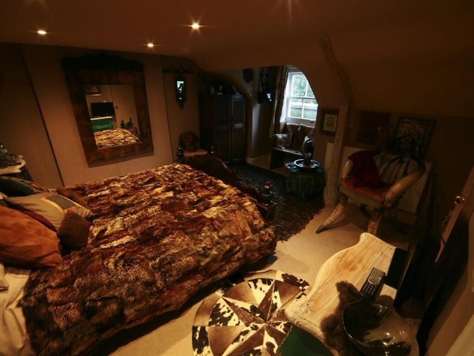 Individually decorated, individually furnished, free WiFi, bed sheets