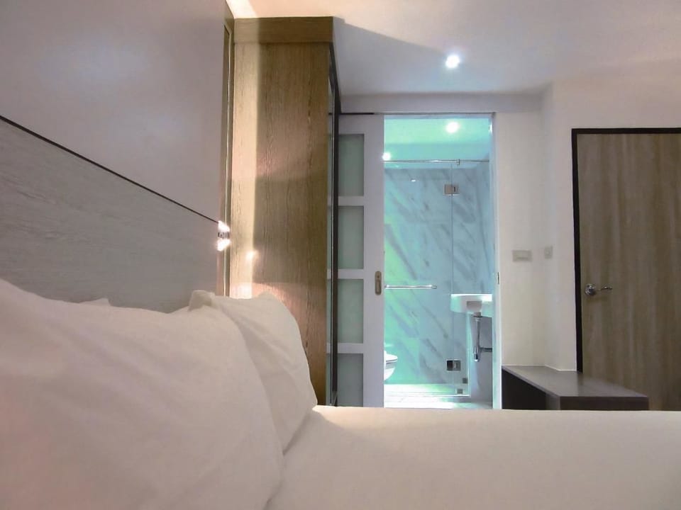 Superior Room, 1 Queen Bed | Free WiFi