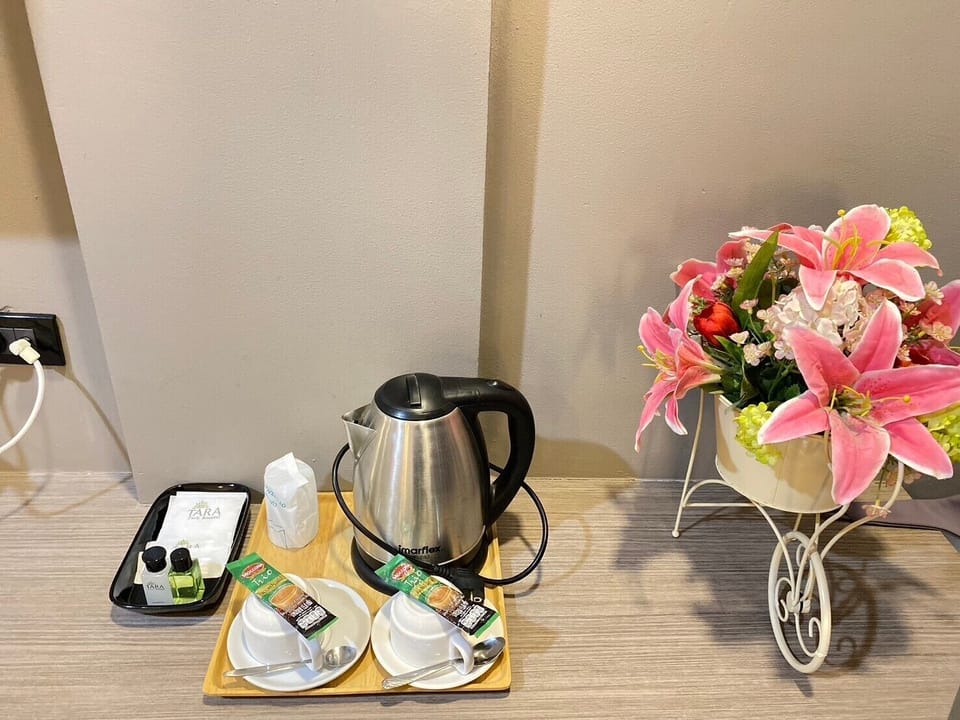  Junior Suite, 1 King Bed | Coffee and/or coffee maker