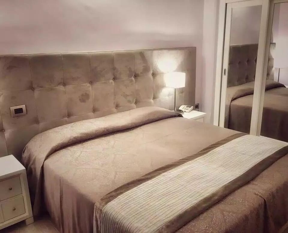 Double Room | Down comforters, minibar, in-room safe, desk