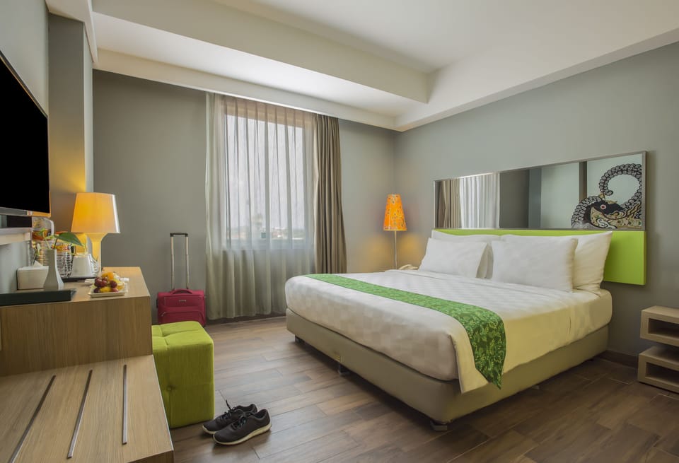 Deluxe Double Room, Non Smoking | Desk, blackout drapes, free WiFi, bed sheets