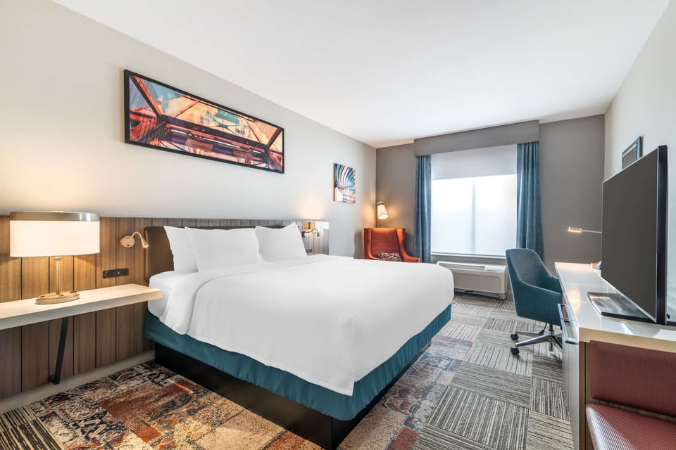 Hypo-allergenic bedding, Tempur-Pedic beds, desk, laptop workspace