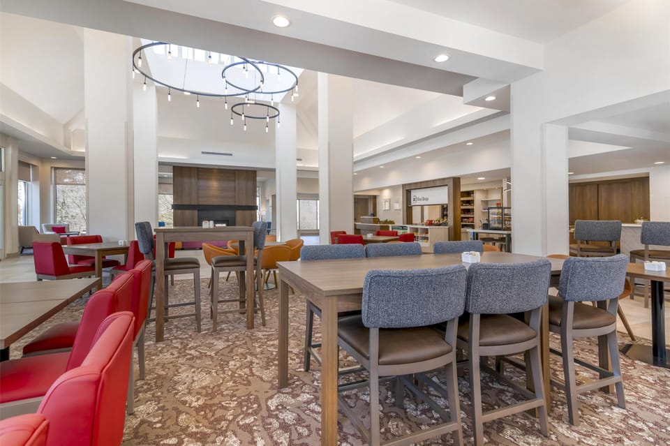 Breakfast and dinner served, American cuisine