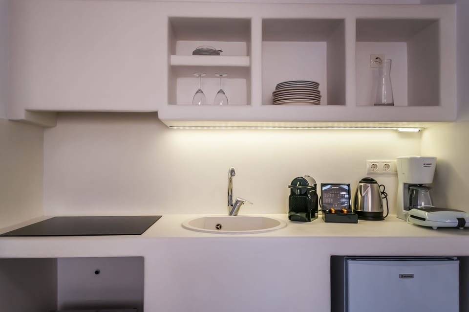 Master Suite | Private kitchen | Fridge, espresso maker, coffee/tea maker, electric kettle