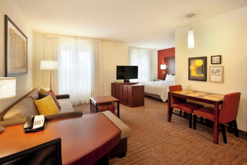 Suite, 1 Bedroom, Fireplace | Private kitchen | Fridge, microwave, stovetop, dishwasher