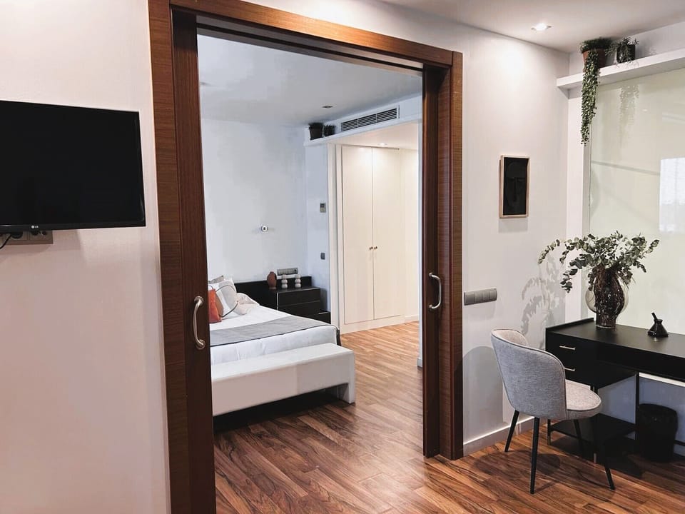 Junior Suite | Premium bedding, minibar, in-room safe, desk