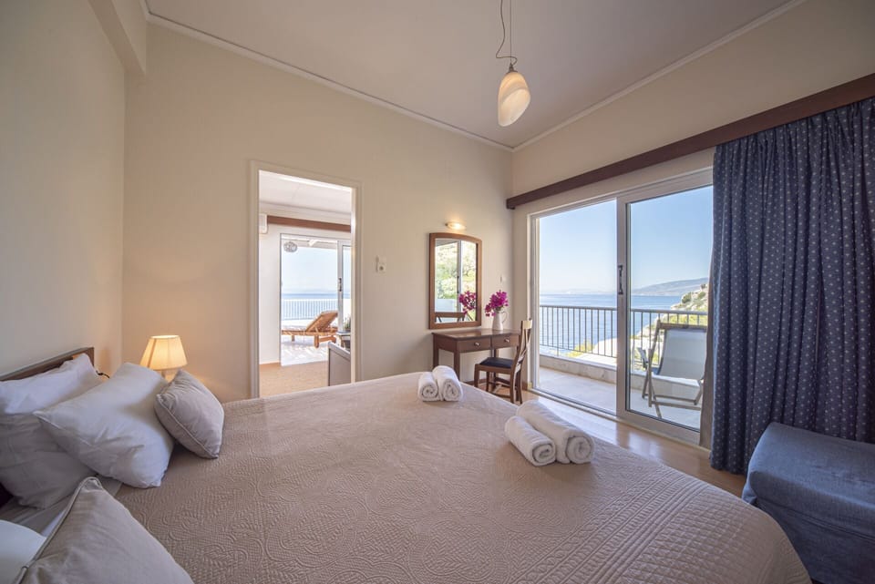 Family Suite | Blackout drapes, soundproofing, iron/ironing board, free WiFi