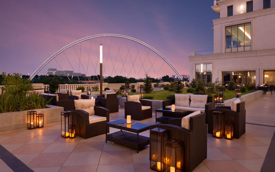 3 restaurants; breakfast, lunch, dinner, and brunch served