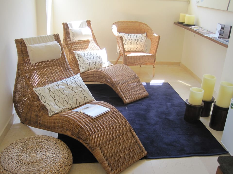 Sauna, Turkish bath, body treatments, aromatherapy, hot stone massages