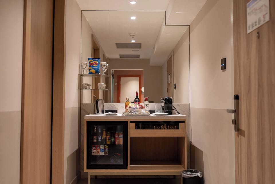 Family Penthouse (Jetted Tub on Terrace) | Minibar, in-room safe, desk, iron/ironing board