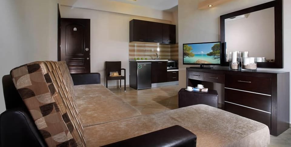 Fridge, oven, stovetop, electric kettle