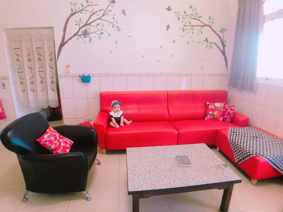 Basic Quadruple Room | Living area | 32-inch flat-screen TV with cable channels, TV
