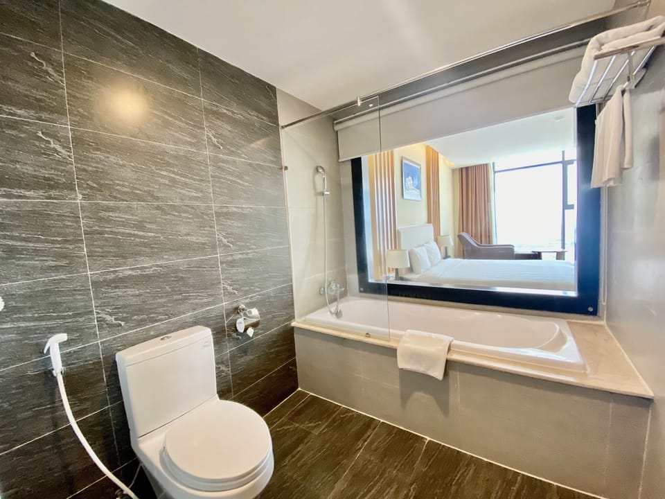 Deluxe King Room | Bathroom | Free toiletries, hair dryer, bathrobes, slippers