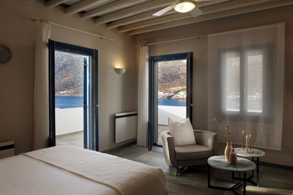  Signature Suite with Panoramic Sea View | Premium bedding, in-room safe, desk, soundproofing