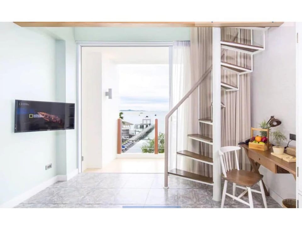 Kept Horizon (Duplex) | Premium bedding, minibar, in-room safe, desk