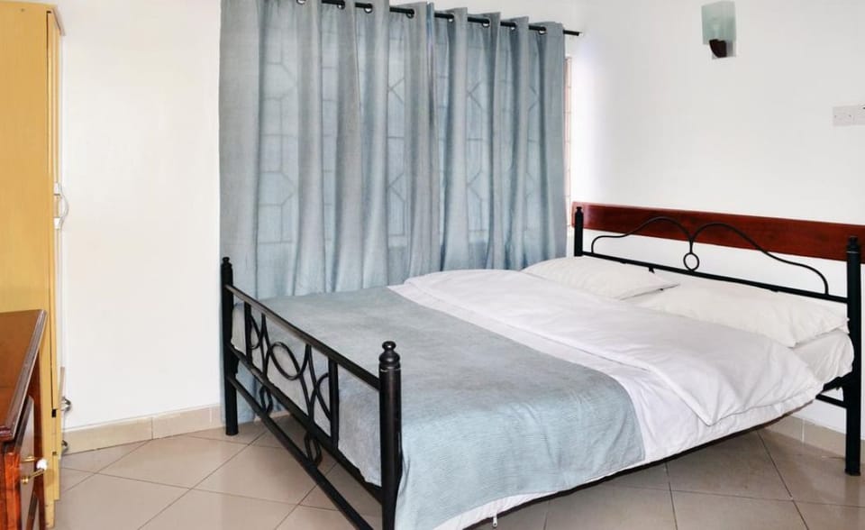 Standard Double Room | In-room safe, desk, iron/ironing board, free WiFi