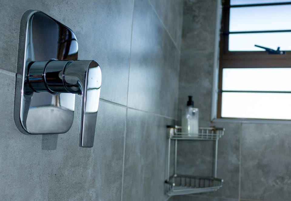 Luxury Chalet, 2 Bedrooms | Bathroom | Shower, free toiletries, hair dryer, towels