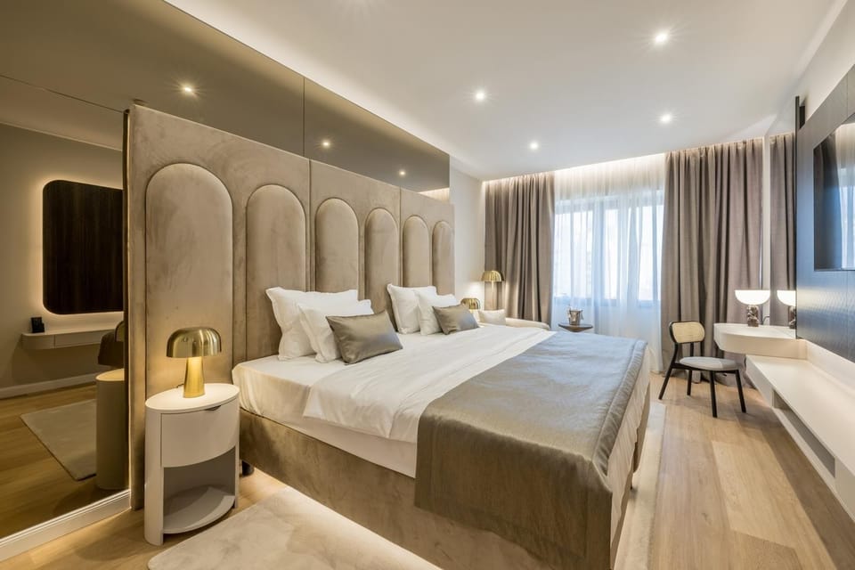 Deluxe Double or Twin Room | Hypo-allergenic bedding, minibar, in-room safe, desk