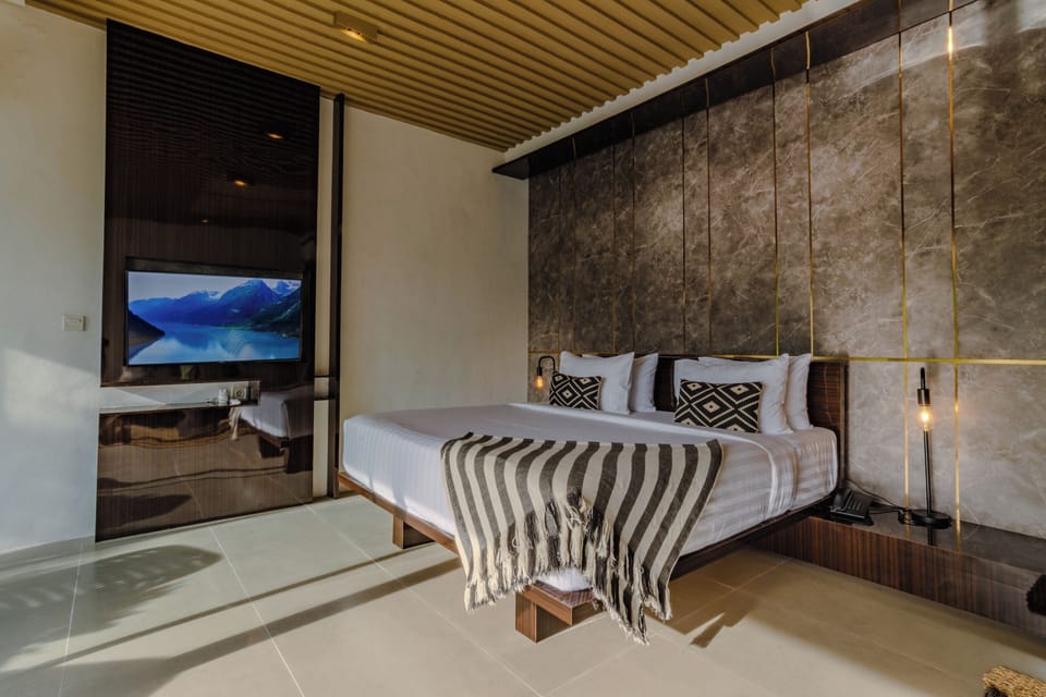 Minibar, in-room safe, desk, blackout drapes