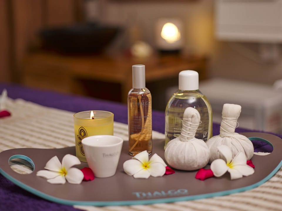 Body treatments, hydrotherapy, aromatherapy, hot stone massages