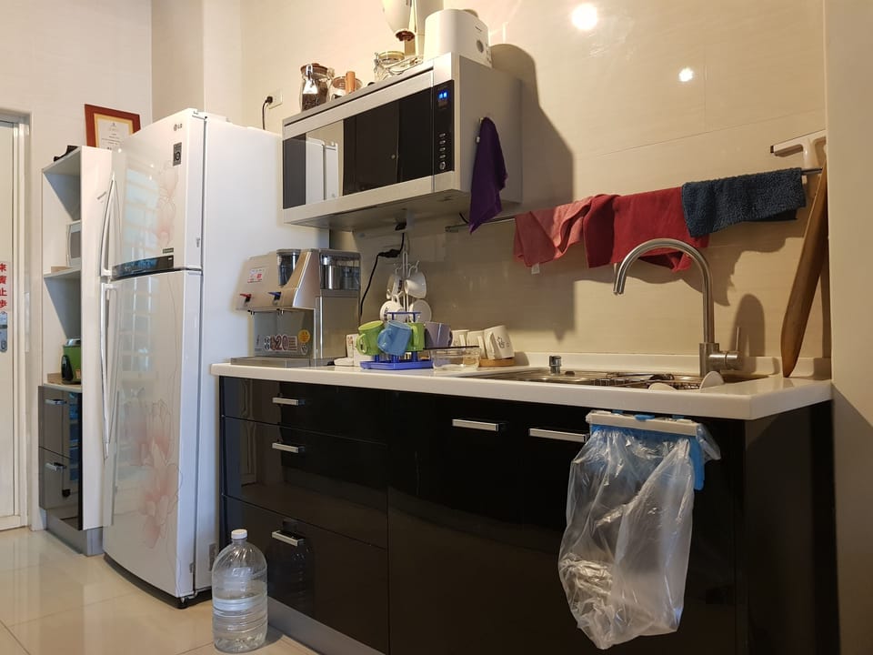 Fridge, microwave, rice cooker, cookware/dishes/utensils