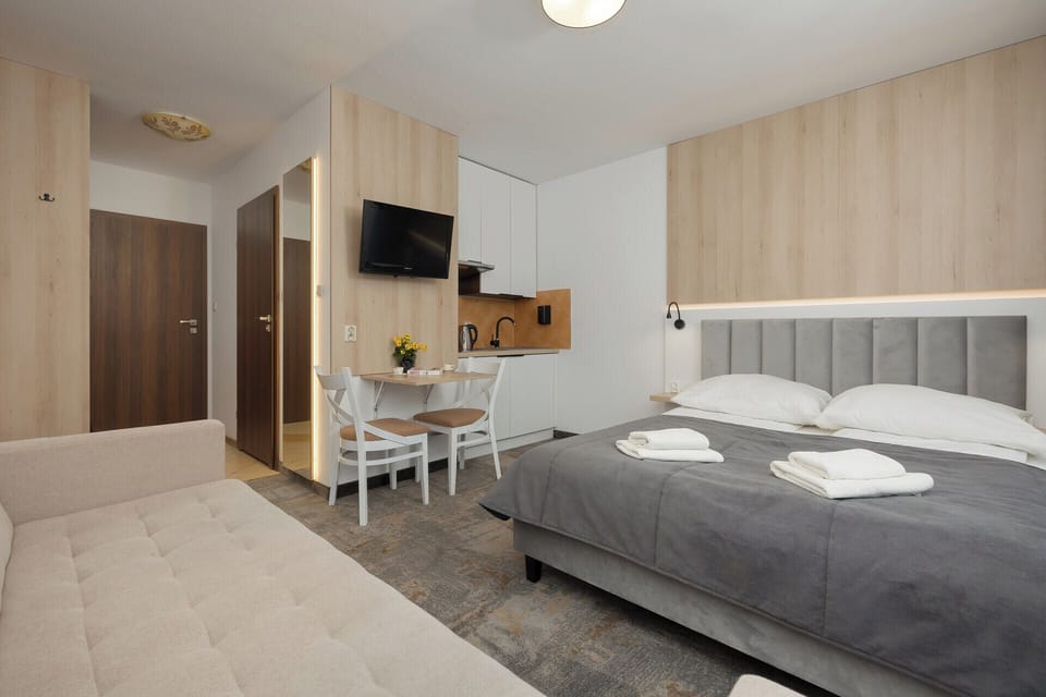 Triple Room, Kitchenette | Desk, iron/ironing board, cribs/infant beds, free WiFi