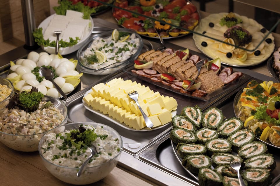 Free daily buffet breakfast