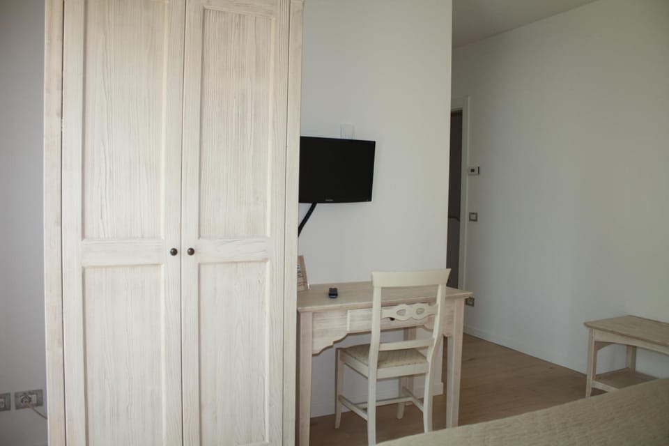 Classic Double Room, 1 Double Bed, Private Bathroom, Garden View | In-room safe, blackout drapes, WiFi (free), bed sheets