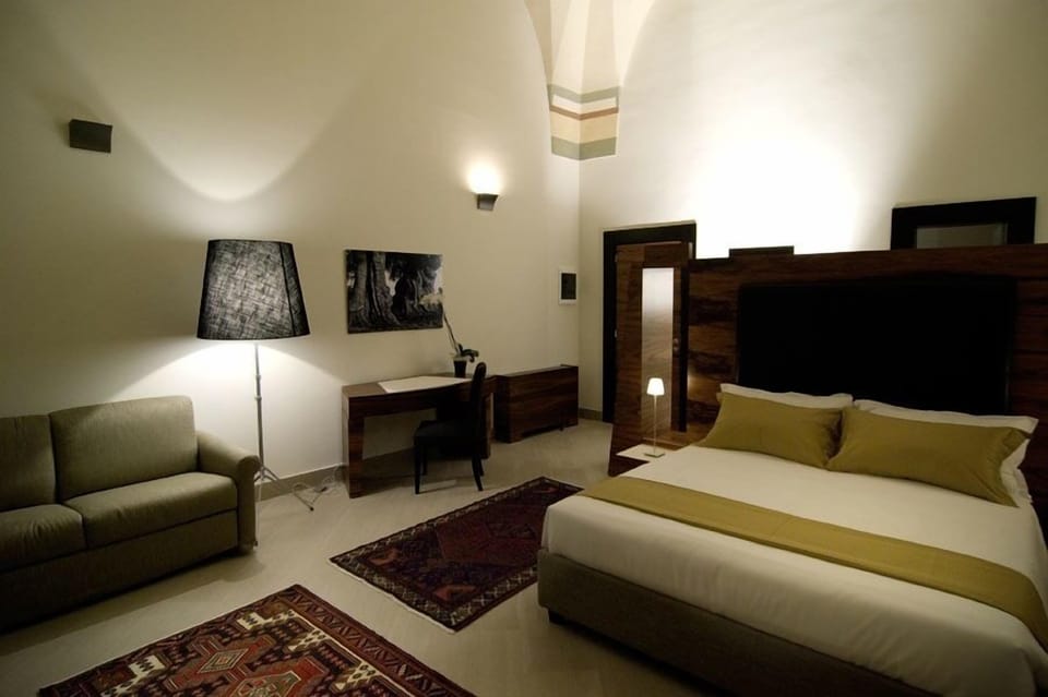 Deluxe Suite, 1 Bedroom, Balcony, City View | Free minibar items, in-room safe, individually decorated