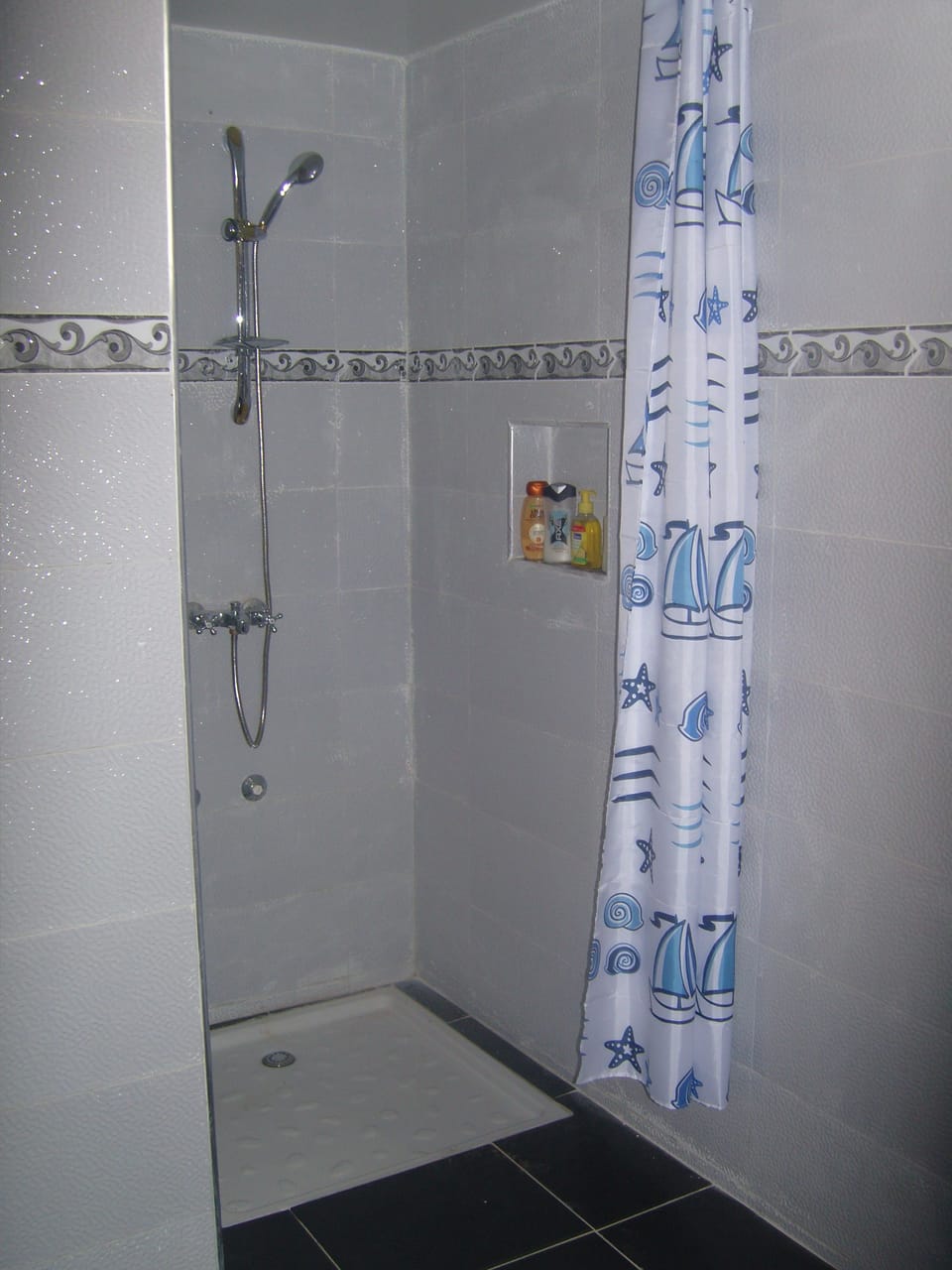 Economy Twin Room, 1 Bedroom, Garden Area | Bathroom shower
