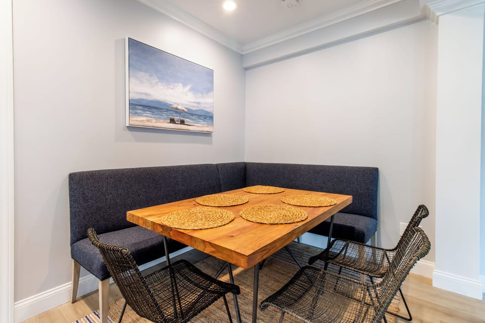 Luxury Loft, 3 Bedrooms, Ensuite | In-room dining