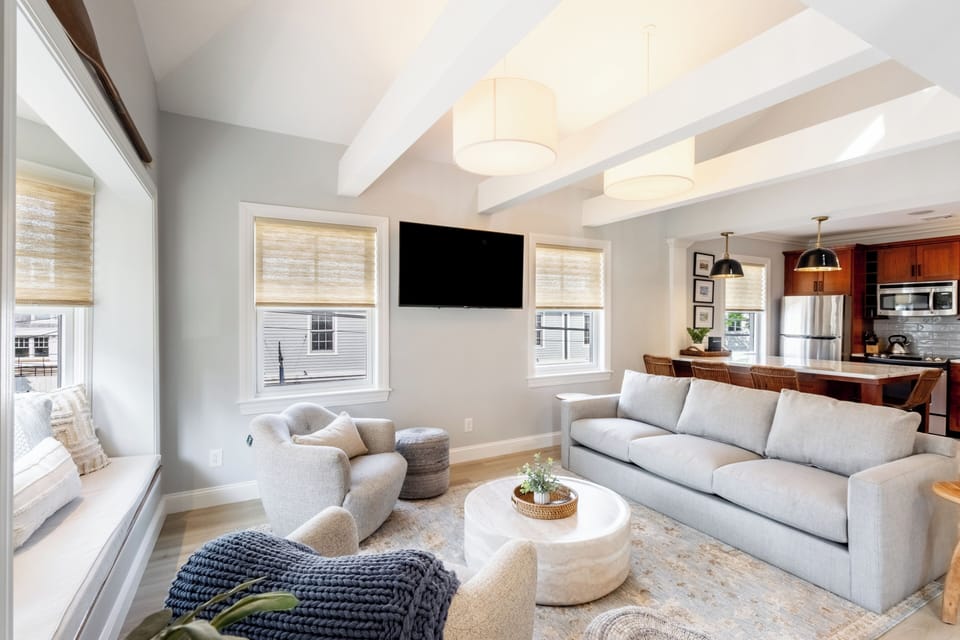 Luxury Loft, 3 Bedrooms, Ensuite | Living area | Flat-screen TV, fireplace