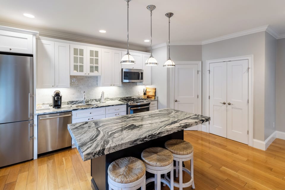 Luxury House, 3 Bedrooms, Balcony | Private kitchen | Fridge, microwave, stovetop, dishwasher