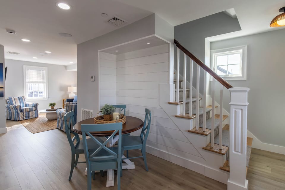 Luxury Condo, 3 Bedrooms, Fireplace, Harbor View | Living area | Flat-screen TV