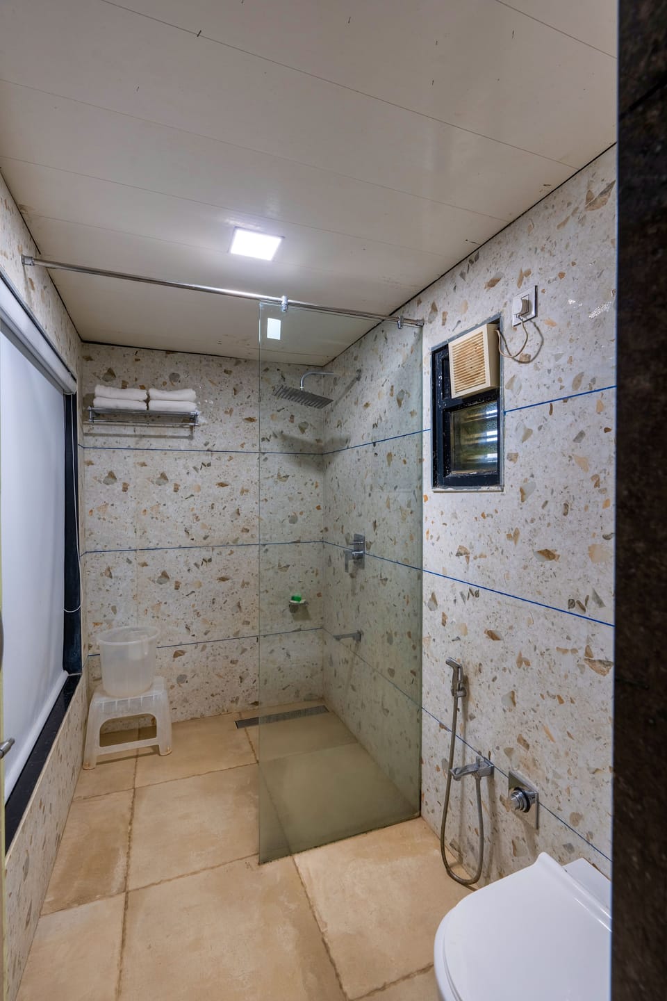 Superior Cottage | Bathroom | Shower, free toiletries, towels