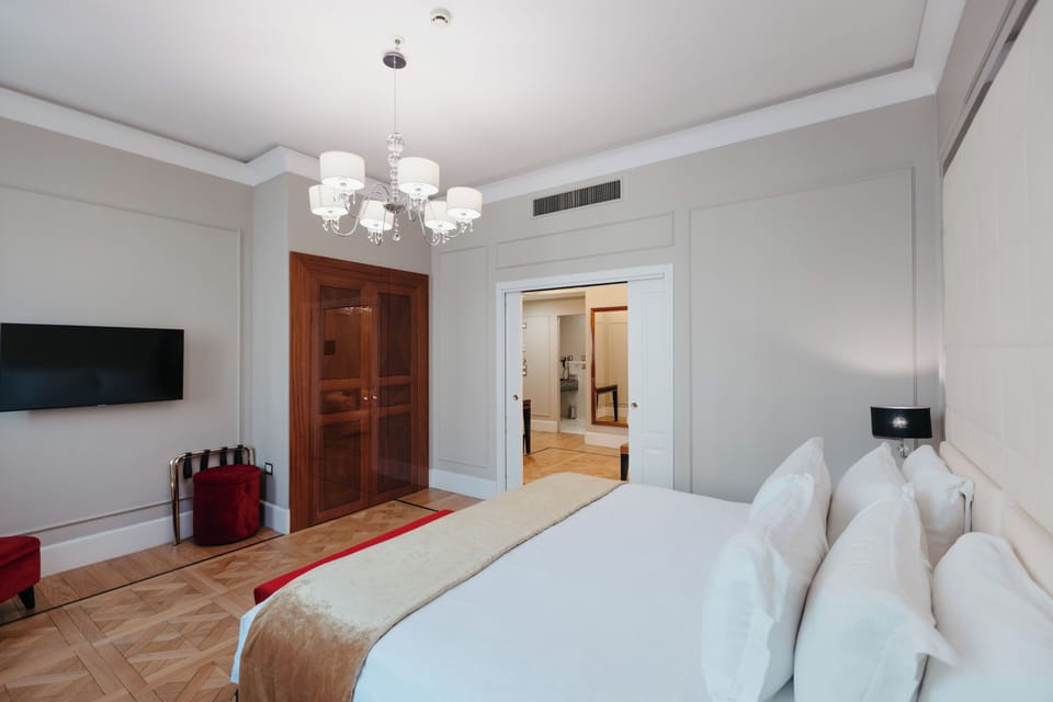 Yerevan Grand Suite | Minibar, in-room safe, blackout drapes, soundproofing