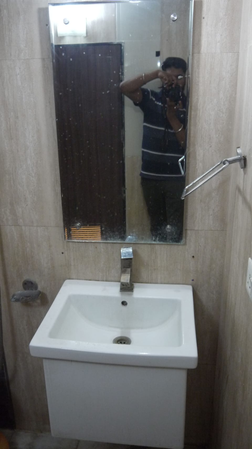 Standard Double Room, 1 Bedroom | Bathroom | Shower, rainfall showerhead, free toiletries, towels