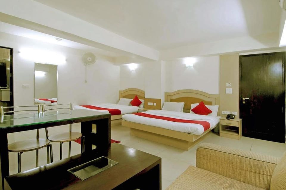 Quadruple Room | Desk, iron/ironing board, rollaway beds, free WiFi