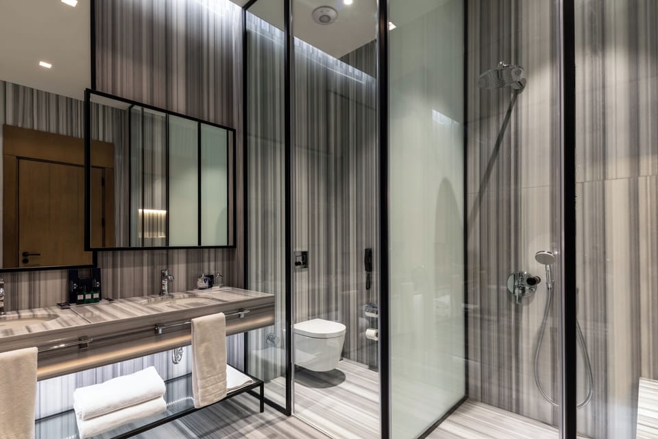 Luxury Villa, 4 Bedrooms, Mountain View | Bathroom | Rainfall showerhead, free toiletries, hair dryer, bathrobes