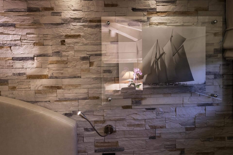 Premium Suite | In-room safe, WiFi (free), bed sheets