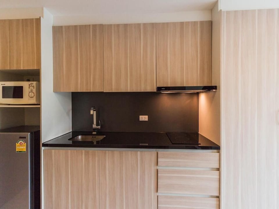 Studio Room  | Private kitchen | Full-size fridge, microwave, stovetop, electric kettle