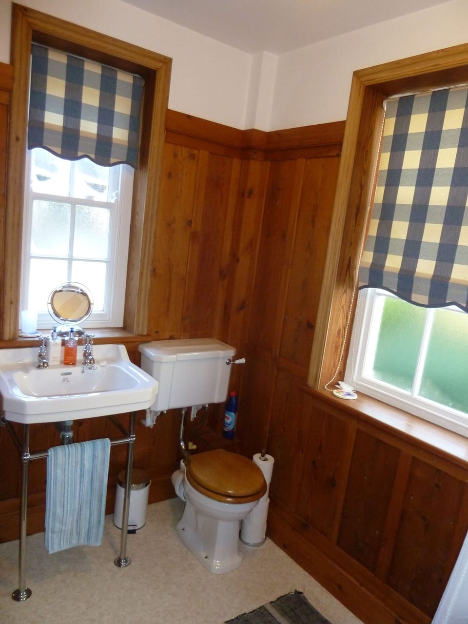 Luxury Double Room (Own Bathroom, Hall View) | Bathroom | Free toiletries, hair dryer, towels