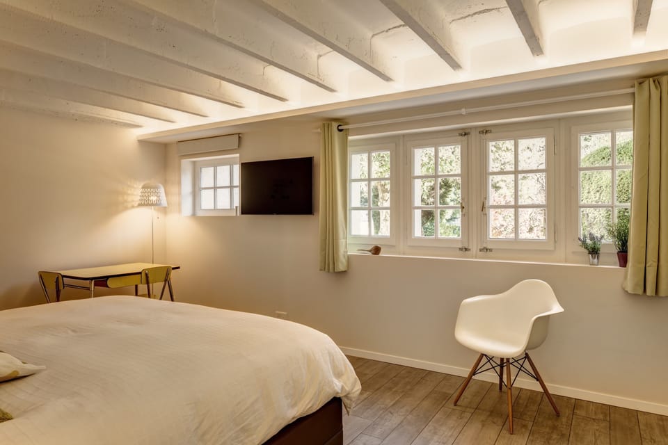 Premium bedding, down comforters, desk, blackout drapes