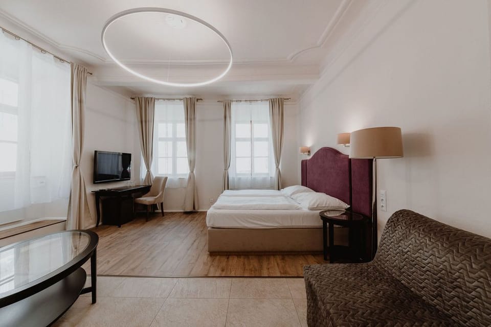 Basic Double Room, 1 Bedroom | Desk, free wired internet, bed sheets