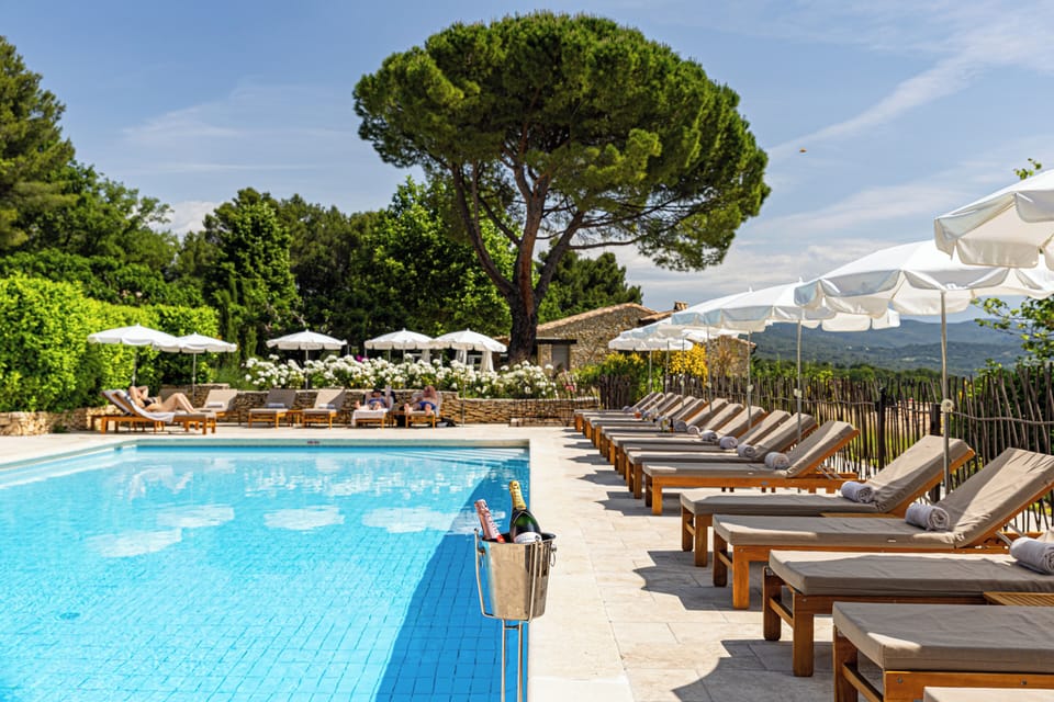 Indoor pool, seasonal outdoor pool, free cabanas, pool umbrellas