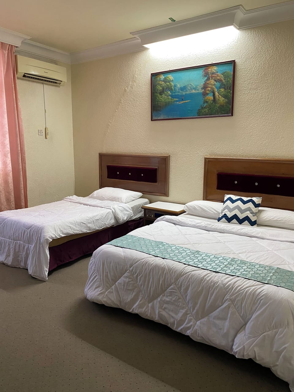 Family Room B | Desk, iron/ironing board (on request), rollaway beds (surcharge)